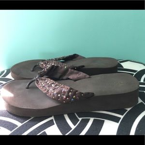 Brown wedged flip-flops